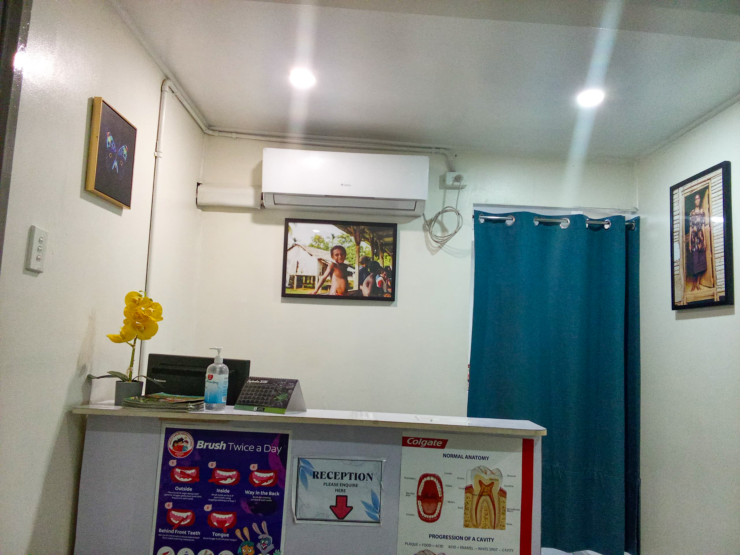 Front Lobby & Desk